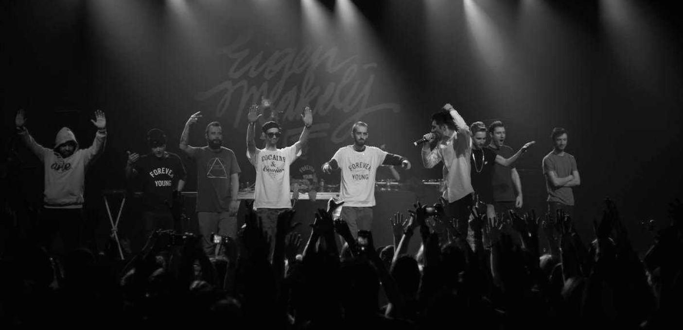 [+]'7 JAAR EIGEN MAKELIJ'[+]